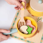 Cocina Montessori  de madera con vegetales